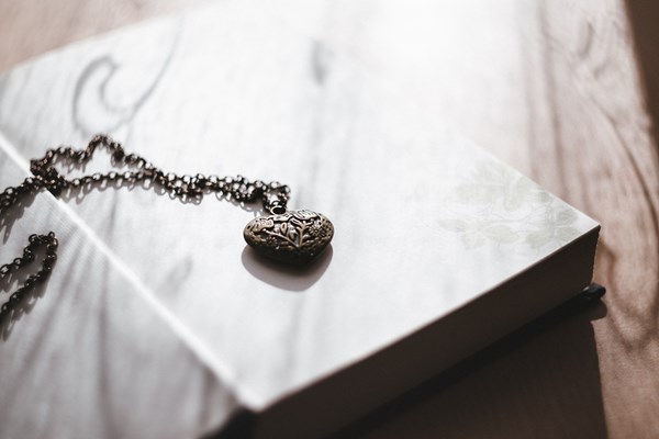 Turn ashes into memorial and cremation jewellery