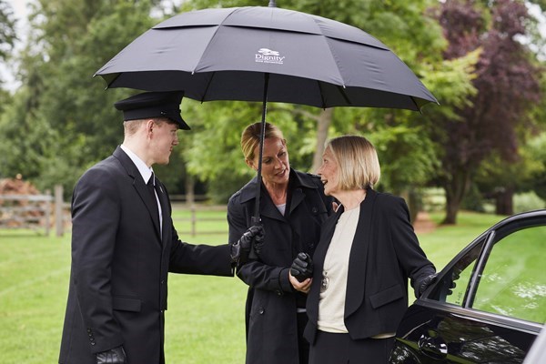 What does a funeral director do | Dignity Funerals