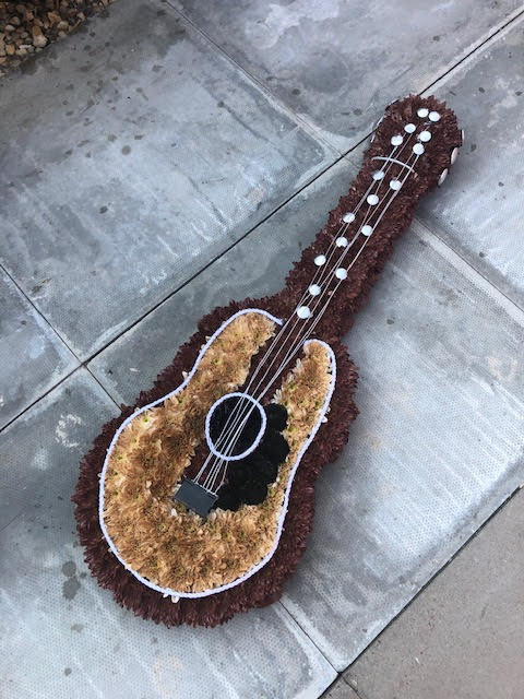 Floral tributes and alternatives to flowers. Memorable funerals